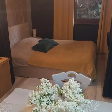Szpilka - *